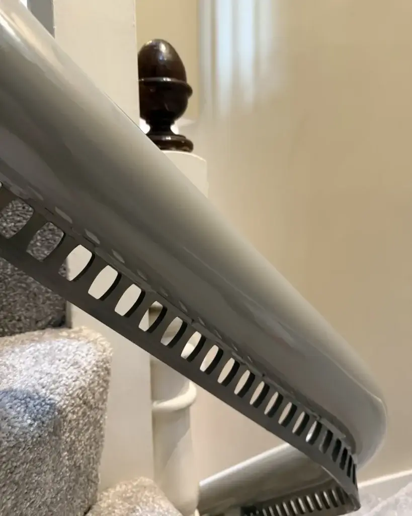 Close-up of the Flow X rail on a curved staircase